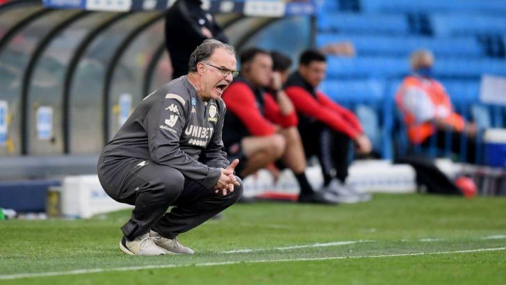 https://betting.betfair.com/football/Bielsa%20Kneeling%201280.jpg